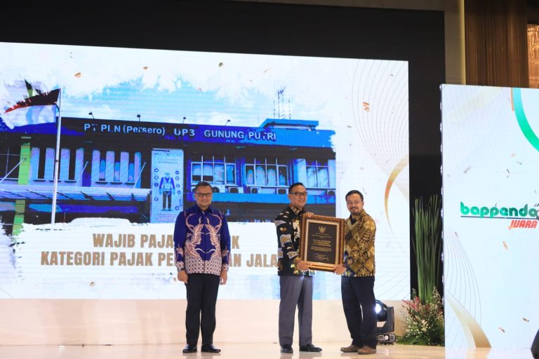 PLN UP3 Gunung Putri Dapat Apresiasi Atas Dukungan PPJ dari Bupati Bogor Iwan Setiawan