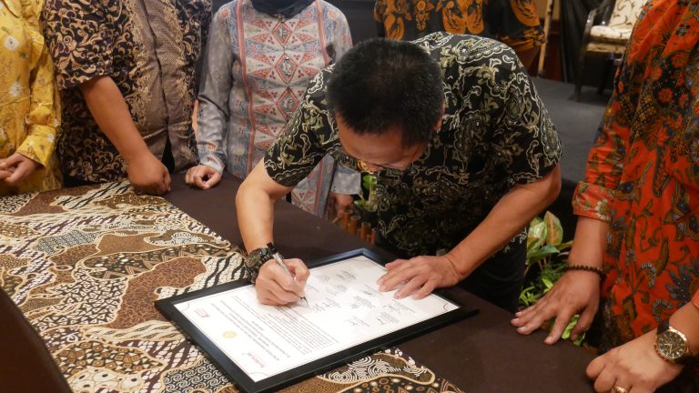 Kuatkan Budaya Kerja ASN, Jajaran PPMKP Kementan Tandatangani Komitmen Implementasi Core Values ASN BerAKHLAK
