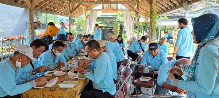 Pensiun Tersenyum, Kemenko Perekonomian Gandeng PPMKP Kementan Ajak Pra Purnabakti Berlatih Hidroponik