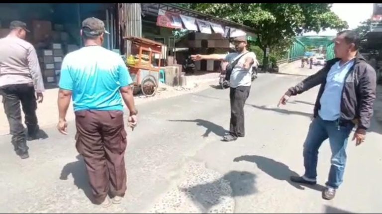 Polsek Gunung Putri Olah TKP Perampasan Sepeda Motor di Cikuda