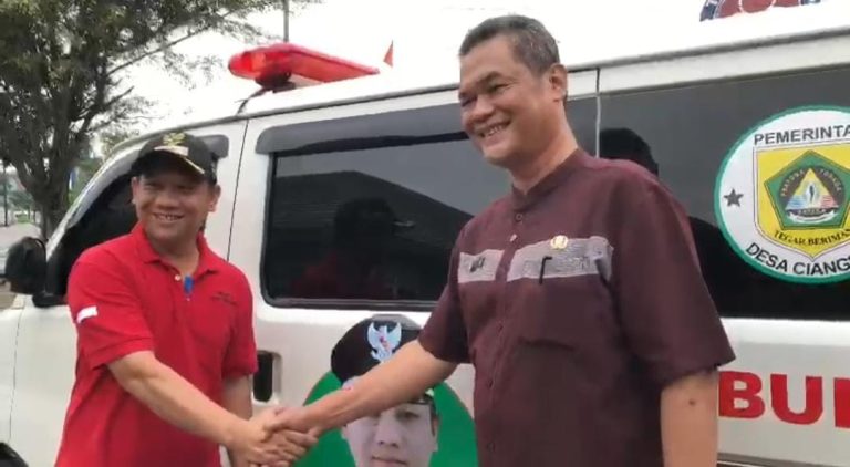 Apdesi Gunung Putri Serahkan Bantuan Korban Gempa Cianjur