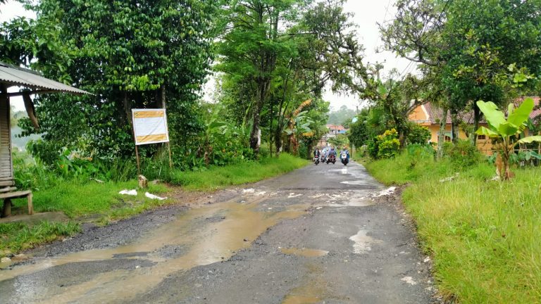 Warga Nanggung Tuntut Jalan Ace Tabrani Segera Dibangun