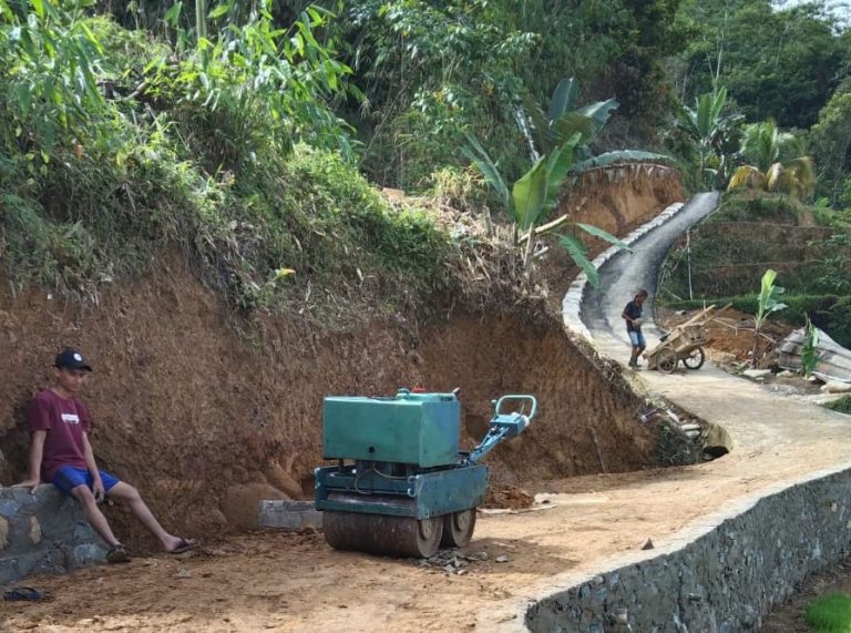 Turap di Seuseupan Diperbaiki Pakai Samisade