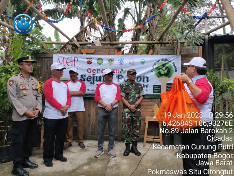 Peringati Gerakan Seribu Pohon, PT MGP Cicadas Taman Bibit Buah di Situ Citongtut