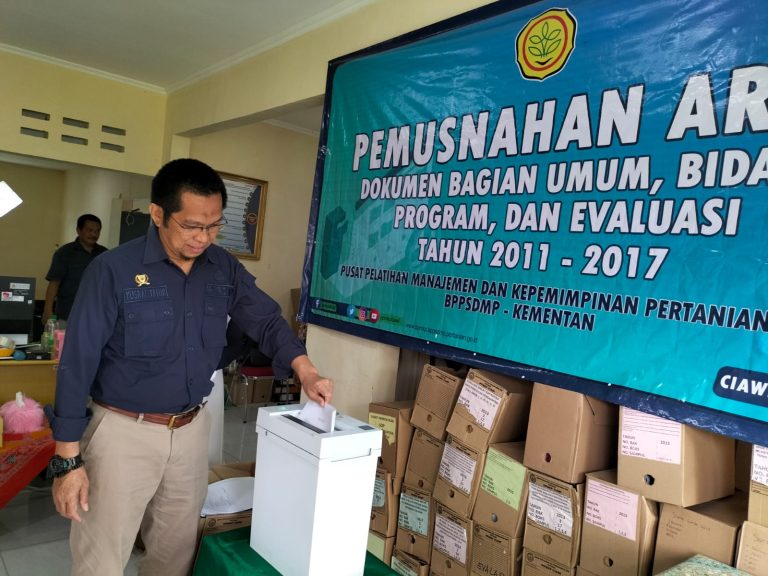 Wujudkan Tertib Pengelolaan Arsip, PPMKP Kementan Musnahkan 2226 Arsip Dinamis