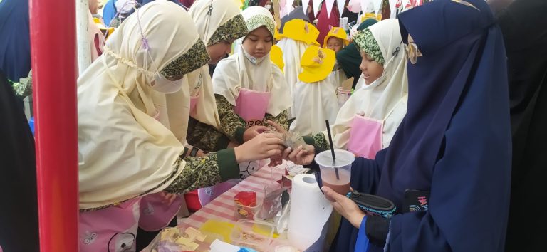 Market Day, SDIT Al Ikhlas Perkenalkan Wirausaha Ala Rasulullah