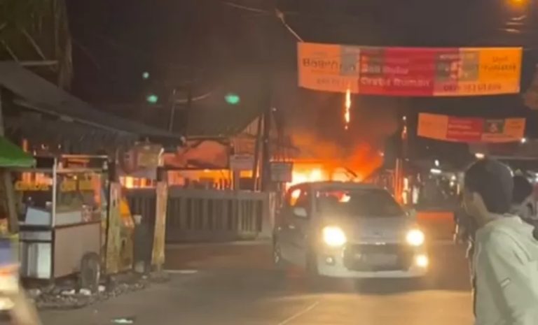 Tiga Unit Ruko di Cibungbulang Ludes Terbakar