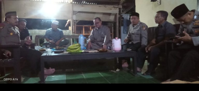 Kapolsek Nanggung Sambangi Calkades dan Cek Pos Kamling 