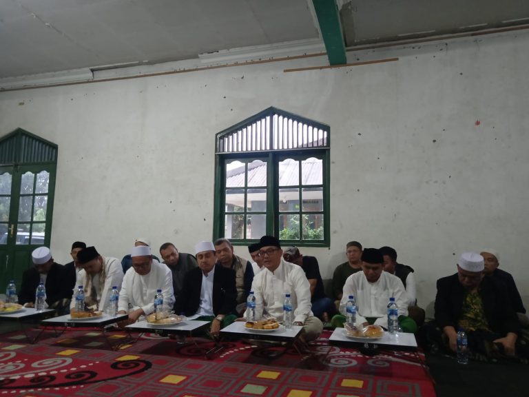 Dihadapan Para Kiyai, Iwan Minta Maaf Kepada Seluruh Umat Islam
