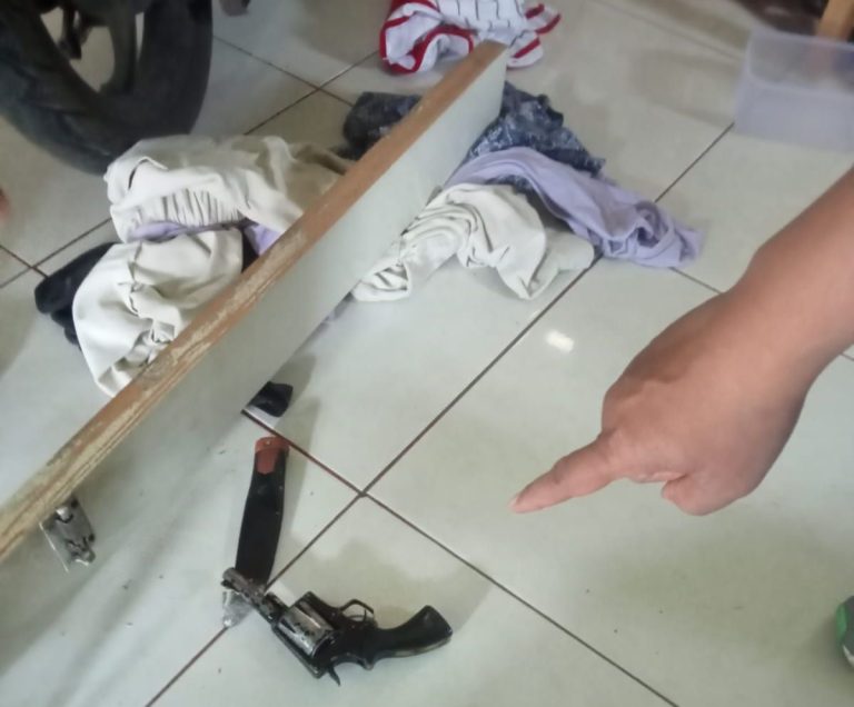 Pelaku Pencurian di Parung Tinggalkan Sajam dan Senjata Api di Dalam Rumah Korban 