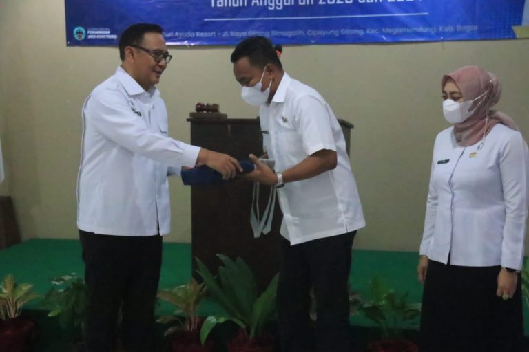 Iwan Sikapi Persoalan Kalkulasi Biaya dan Perencanaan Kegiatan Proyek Dinas