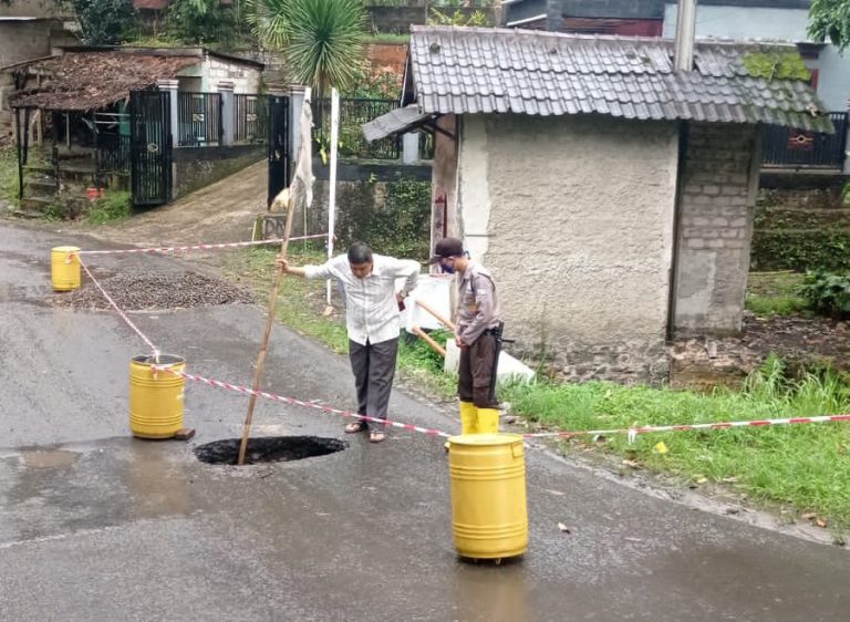 Nurodin Desak PUPR Agar Lubang di Jembatan Cinunggul Segera Diperbaiki