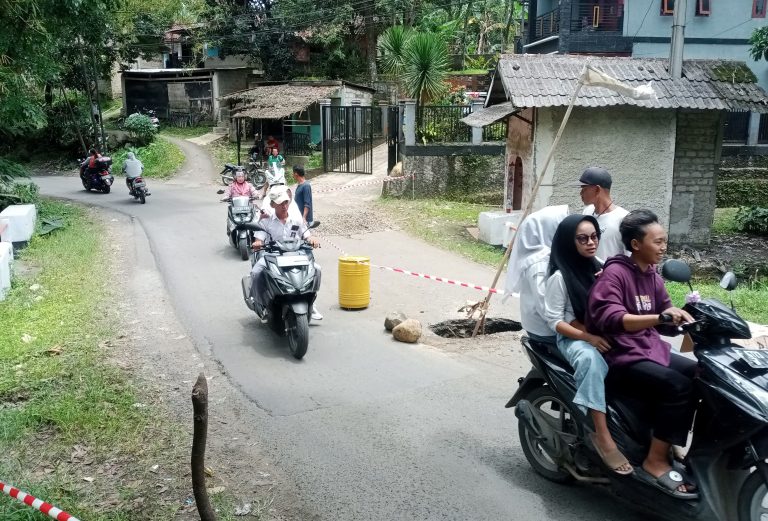Membahayakan, Jembatan Cinunggul Berlubang
