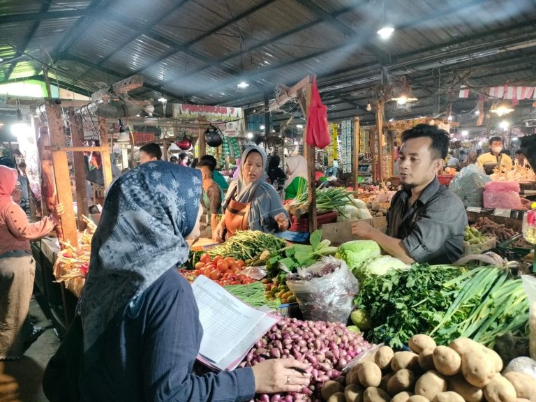 Kementan Pantau Harga Kebutuhan Pokok di Purwakarta, Temukan Harga Beras Turun