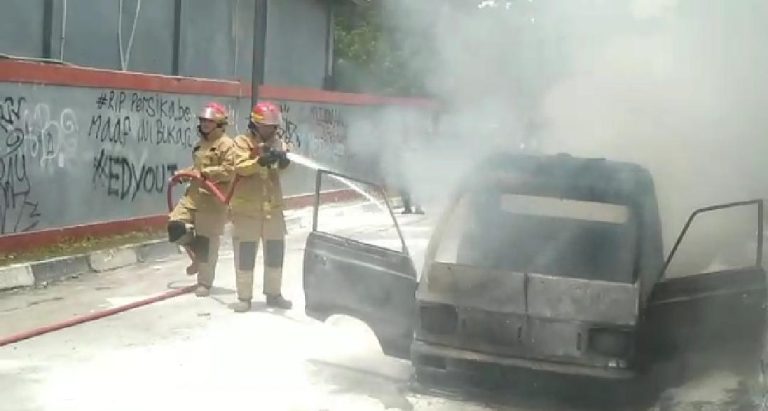 Mobil Pick Up Terbakar di SPBU Menan Jonggol