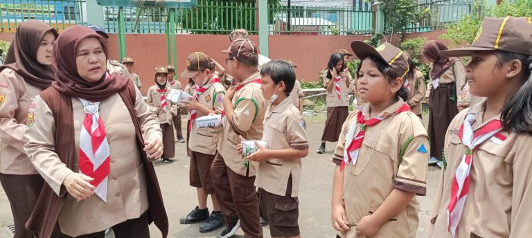 Amalkan Trisatya dan Dasa Darma, SDN Pengadilan 2 Gelar Persari dan Persami