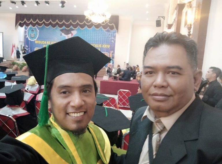 Meraih Gelar Sarjana dari Hasil Memilah Sampah