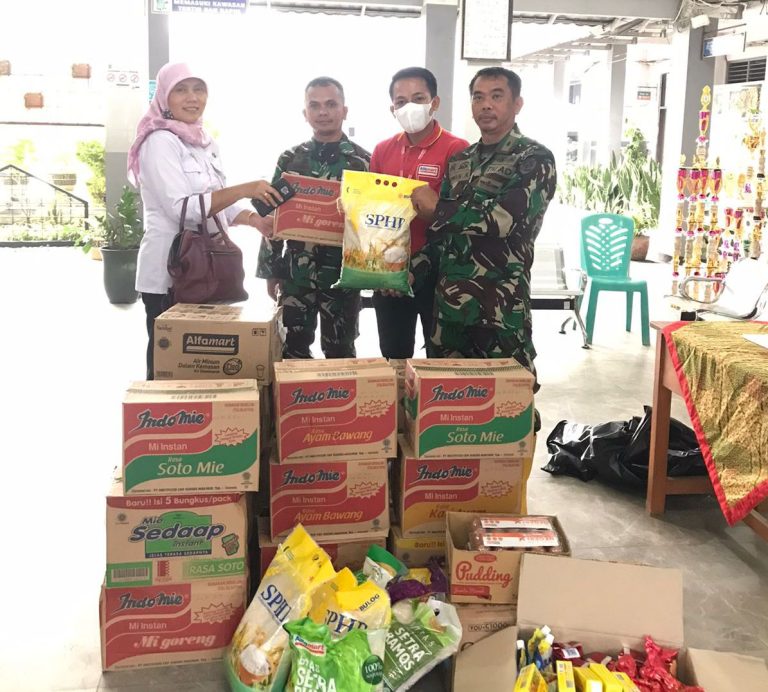 Bantu Korban Longsor Bogor Selatan, Alfamart Salurkan Bantuan
