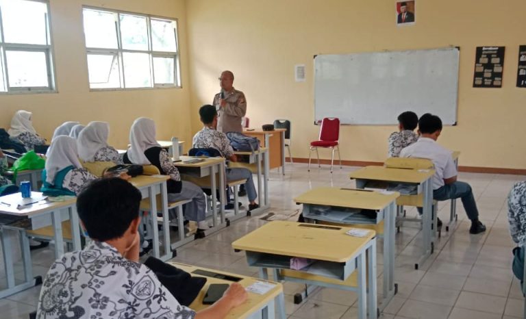 Polsek Nanggung Edukasi Pelajar SMAN 1 Nanggung Cegah Pelanggaran Hukum