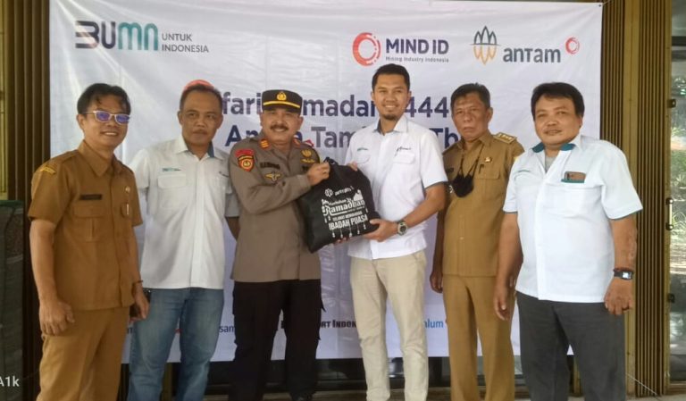 Antam Kolaborasi dengan Muspika dan Apdesi Sebar Ribuan Paket Sembako