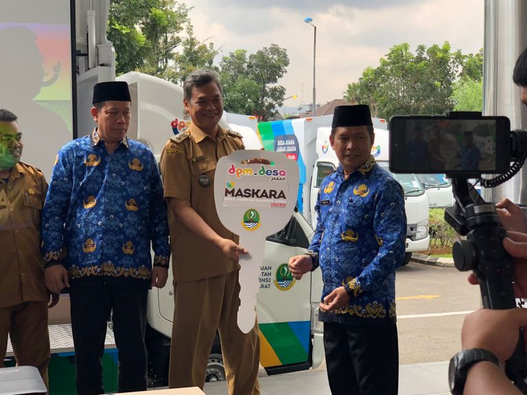 Naik Level jadi Desa Mandiri, Pemdes Gunung Putri Dapet THR Mobil Maskara dari Ridwan Kamil
