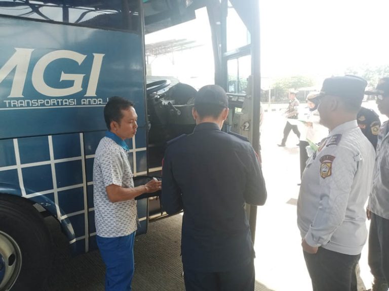 Bus AKAP di Terminal Leuwiliang Dicek Kelayakannya