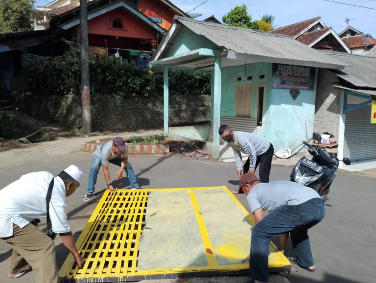 Rekanan Antam Bantu Perbaikan Jalan Ambles