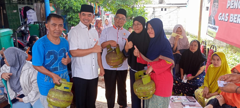 Bagikan Gas Subsidi pada warga Kedep, Achmad Fathoni: PKS Tidak Hanya Berucap, Tapi Bertindak