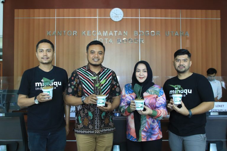 Disuplai 100 Tanaman Hias, Kantor Kecamatan Bogor Utara Semakin Cantik dan Sejuk