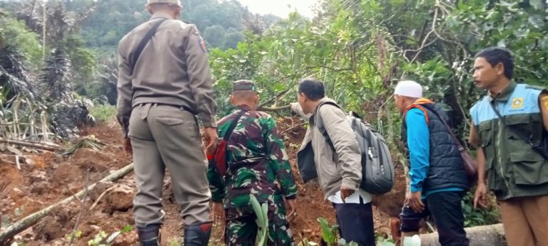 Longsor Buanajaya, Ratusan Kepala Keluarga Dievakuasi