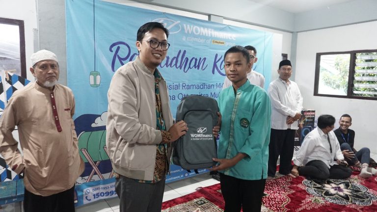 WOM Finance Bantu Ribuan Santri Pondok Pesantren