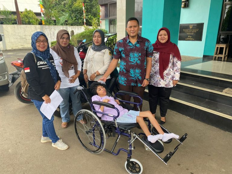 Alhamdulillah, Nasywa Dapat Kursi Roda Baru