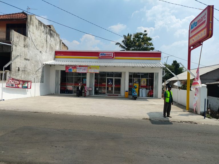 Alfamart di Cibuntu yang Disegel Buka Lagi