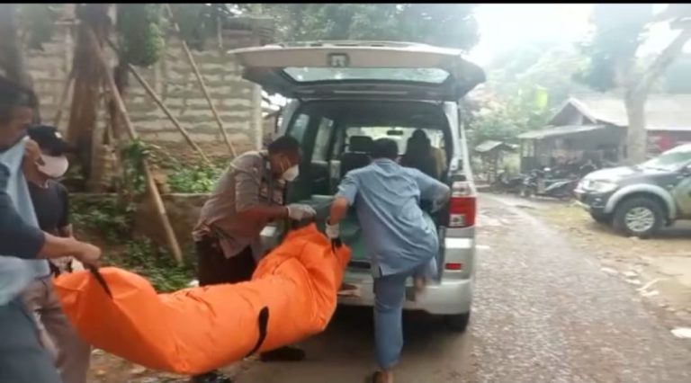 Tinggal Sendiri, Perempuan Muda Meninggal di Ruang Tamu Rumahnya