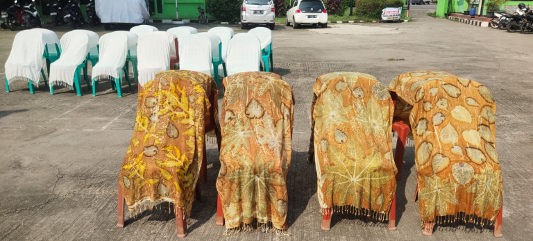 Ecoprint Primadona UMKM Desa Gunung Putri, Ini Pesan Kiki Zakkiyah untuk Anggota PKK