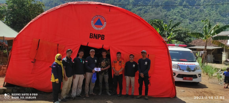 Wujud Kepedulian, HMBT Serahkan Donasi untuk Korban Longsor Tanjungsari