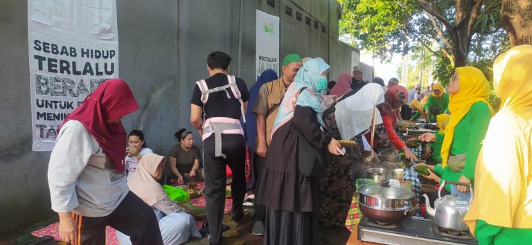 Pasar Dongko Eksis Bantu Ekonomi Keluarga