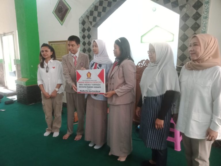 Sambangi SMA Terpadu Borcess, Marlyn Maisarah dan Erry Ariany Cek Penyaluran PIP