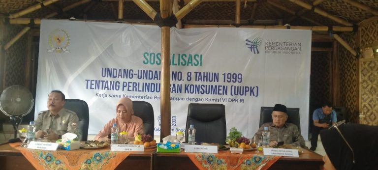 Elly Yasin Sapa Warga Parungpanjang Sosialisasikan UUPK