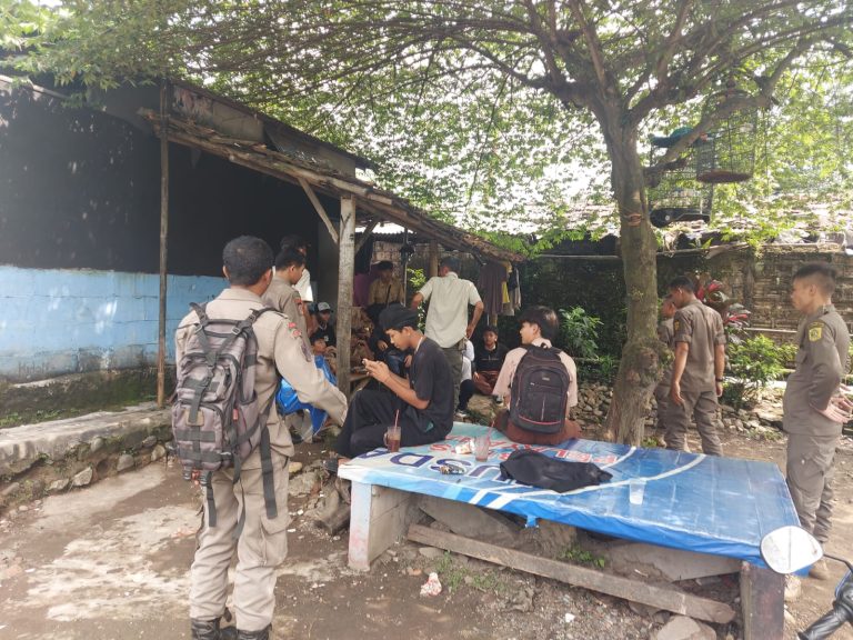 Cegah Tawuran, Pelajar yang Berkerumun Dibubarkan Pol PP