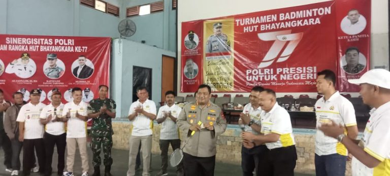 Kapolres Bogor Buka Turnamen Badminton di GOR Antam