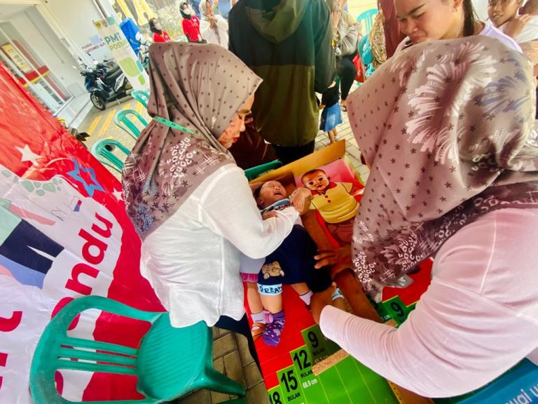 Alfamart Rawa Ragas Klapanunggal Diserbu Ibu-ibu dan Balita