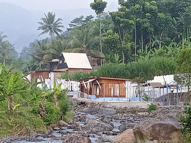 Bangunan Villa Kecilkan Sungai Cipamingkis, Pemda dan Pemcam Sudah Tidur Lelap