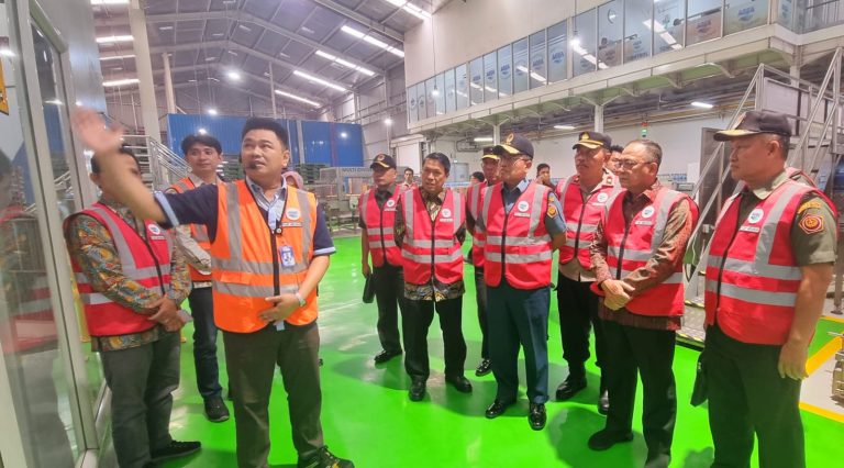 Tim Wantannas RI Kunjungi Pabrik AQUA Mekarsari Sukabumi Bahas Ketahanan Air Nasional
