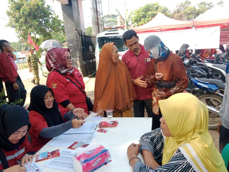 Bantu Kesehatan Masyarakat, PDIP Lakukan Pengobatan Gratis