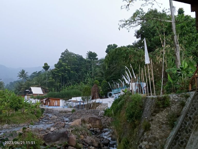 Bangunan Resto dan Villa di Jalur Sungai Cipamingkis Siap-siap Dibongkar