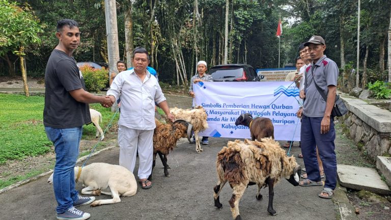 Tirta Kahuripan Bagi Hewan Kurban dan Optimalisasi Pelayanan Libur Idul Adha