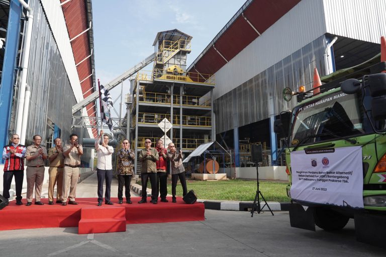 Pesanan Perdana RDF dari TPST Bantar Gebang, Indocement Uji Coba Penggunaan Bahan Bakar Pengganti Batu Bara
