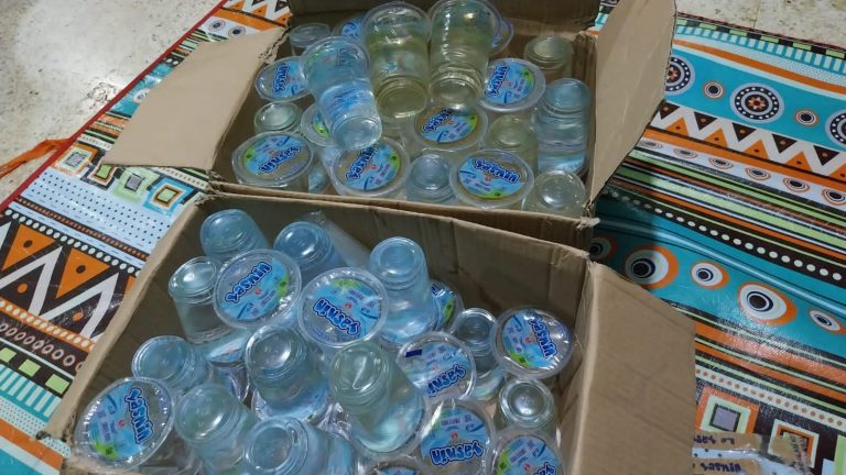 Warga Cibungbulang Keracunan Setelah Minum Air Kemasan
