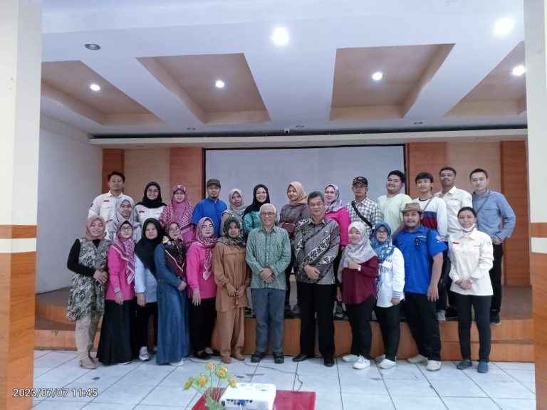 Kemenaker Beri Pelatihan Digital Marketing Kepada Warga Desa Gunung Putri